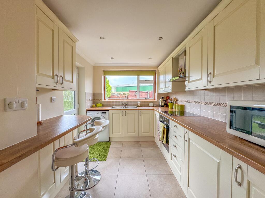 Windermere Avenue, Nuneaton, CV11 photo 2