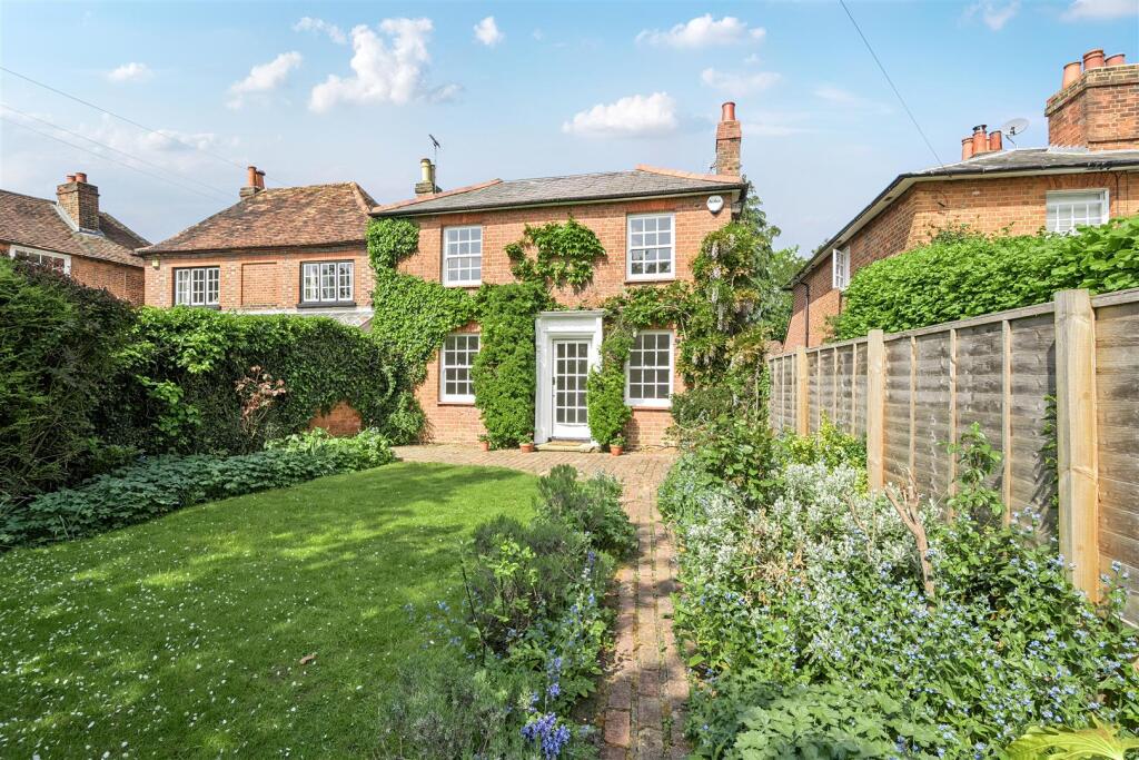 Main image of property: Burchetts Green Road, Burchetts Green, Maidenhead, SL6