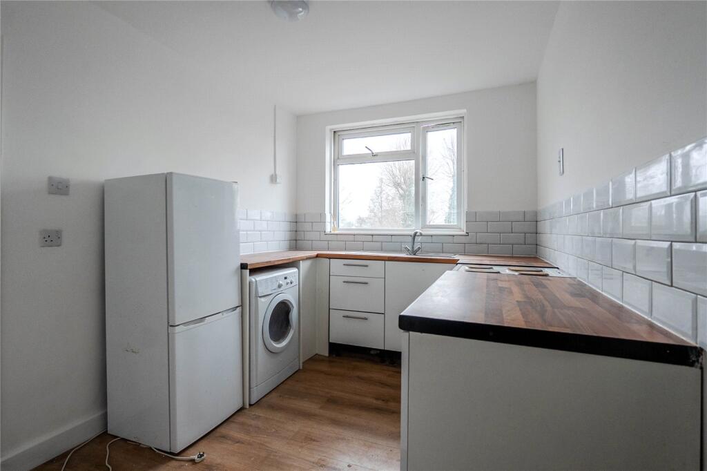 Studio flat on Viceroy Court, Dunstable, Bedfordshire, LU6, £90,000