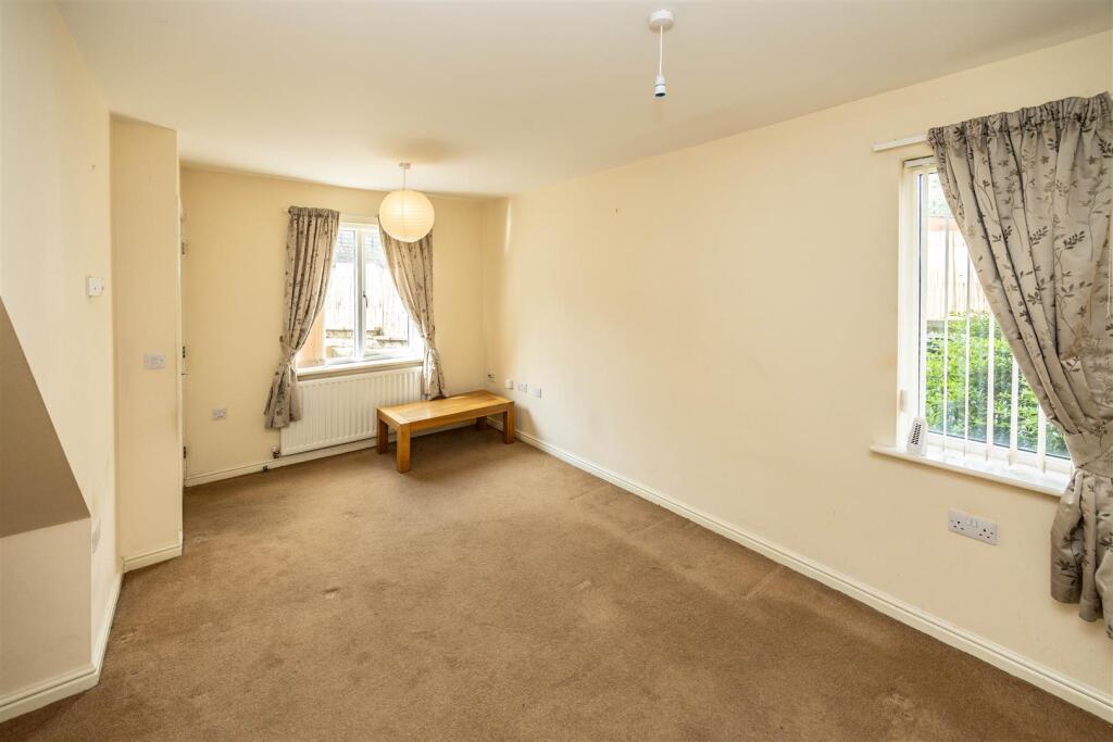 House in Huddersfield - View 2