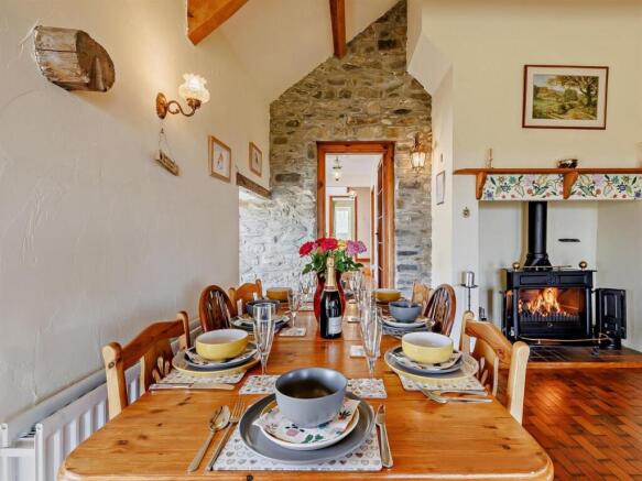 Sitting room dining.jpg