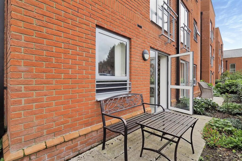 Apartment in Salisbury, Wiltshire - View 4
