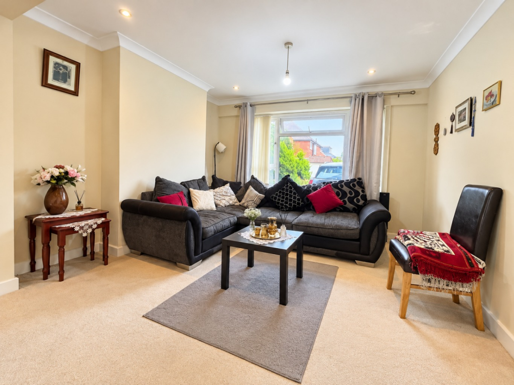 House in Luton, Biscot - View 4