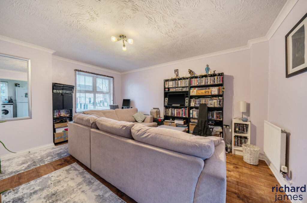 St Austell Way, Swindon, SN2 photo 3