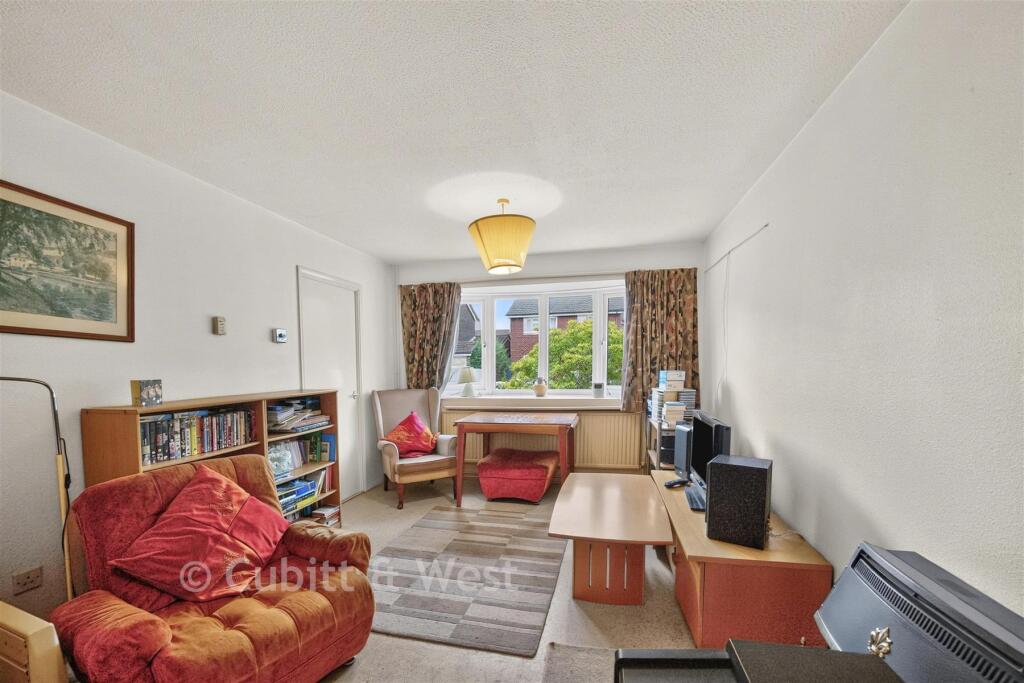 House in Havant, Hampshire - View 5