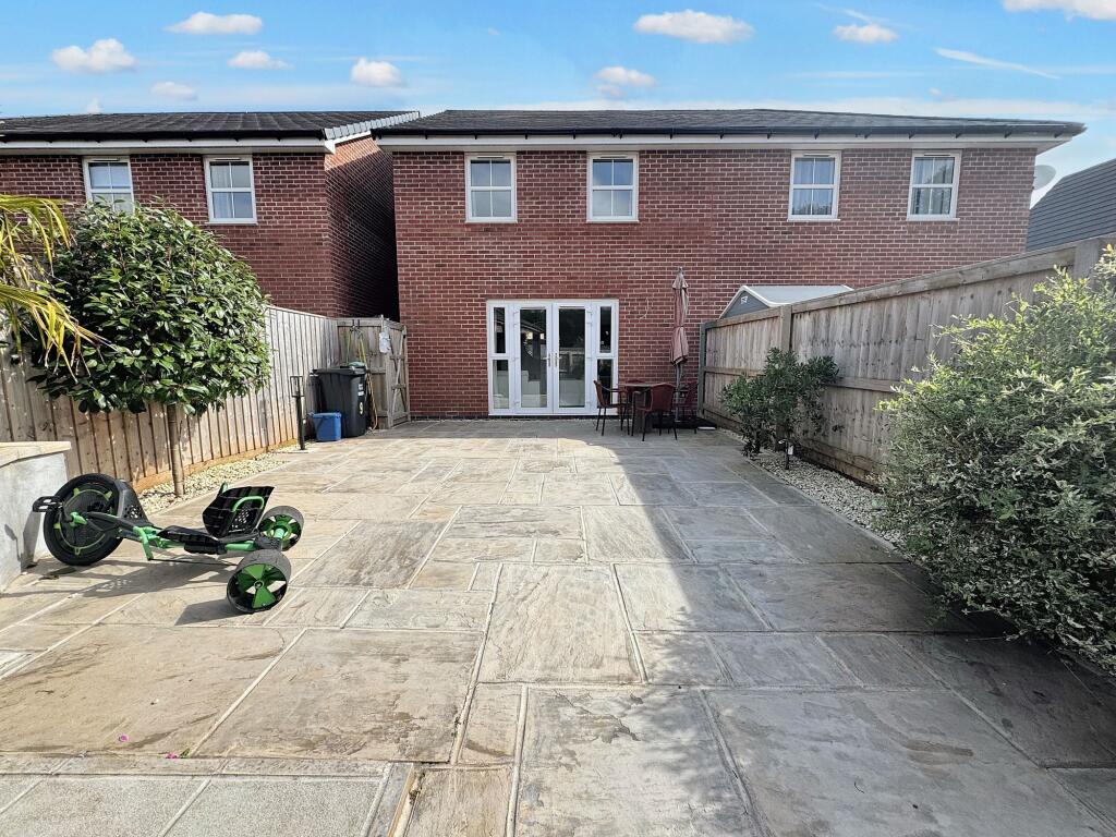 Moore Drive, Tiverton, EX16 photo 4