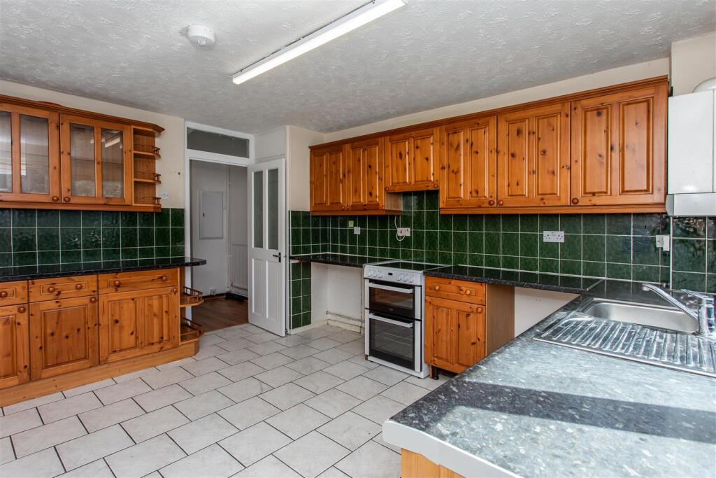 Canal Close, Stepney Green, E1 - View 3