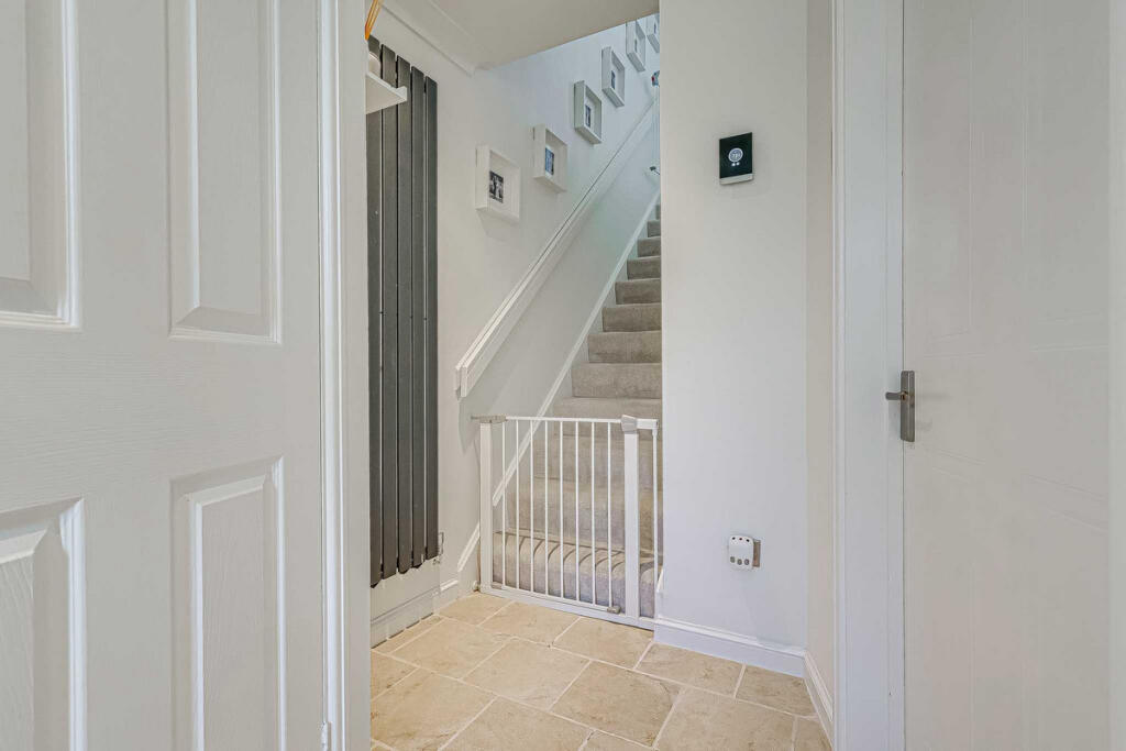 House in Rochford, Rayleigh - More
