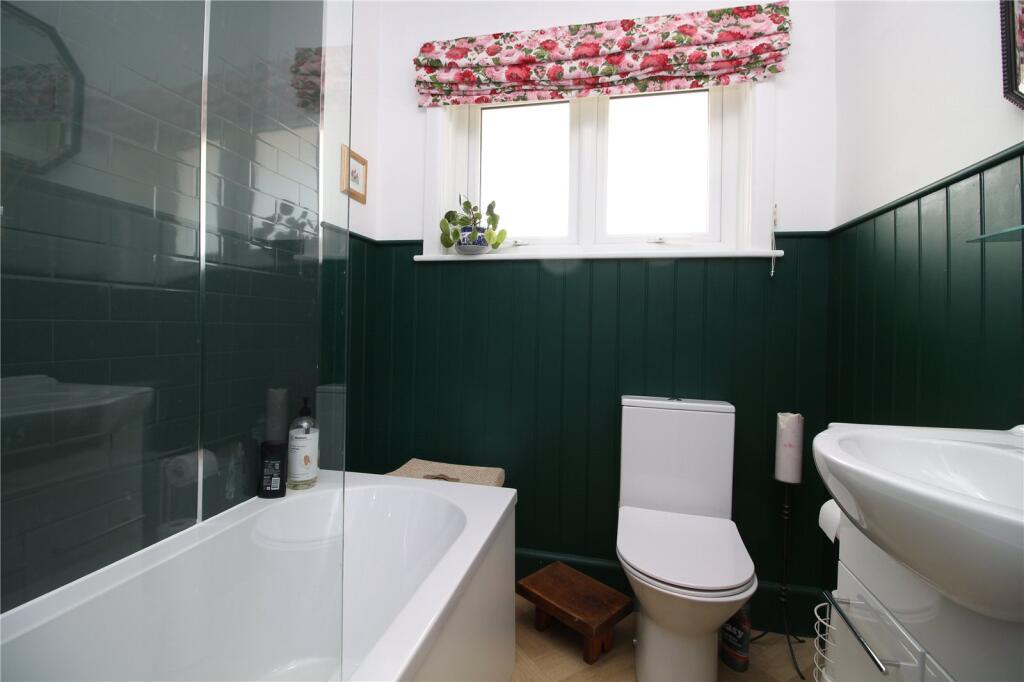 House in New Forest, Old Milton, New Milton - More