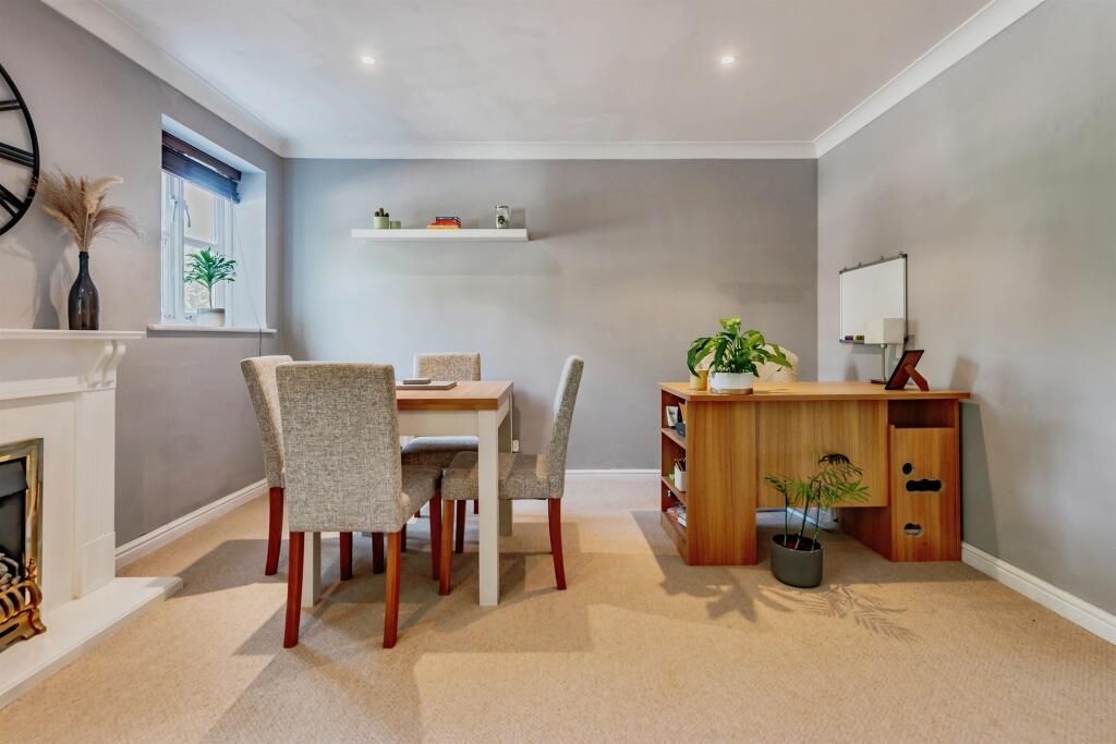 Apartment in Reigate and Banstead, Surrey - View 6
