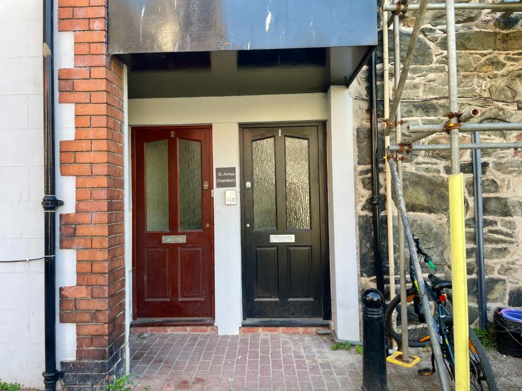 Glan Y Werydd Shop, Flat 2 & 3, High Street, Barmouth photo 2