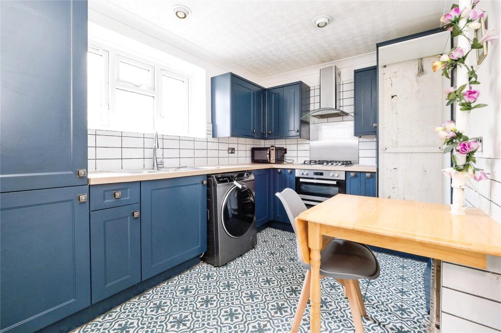 Apartment in Thurrock, Essex - View 2