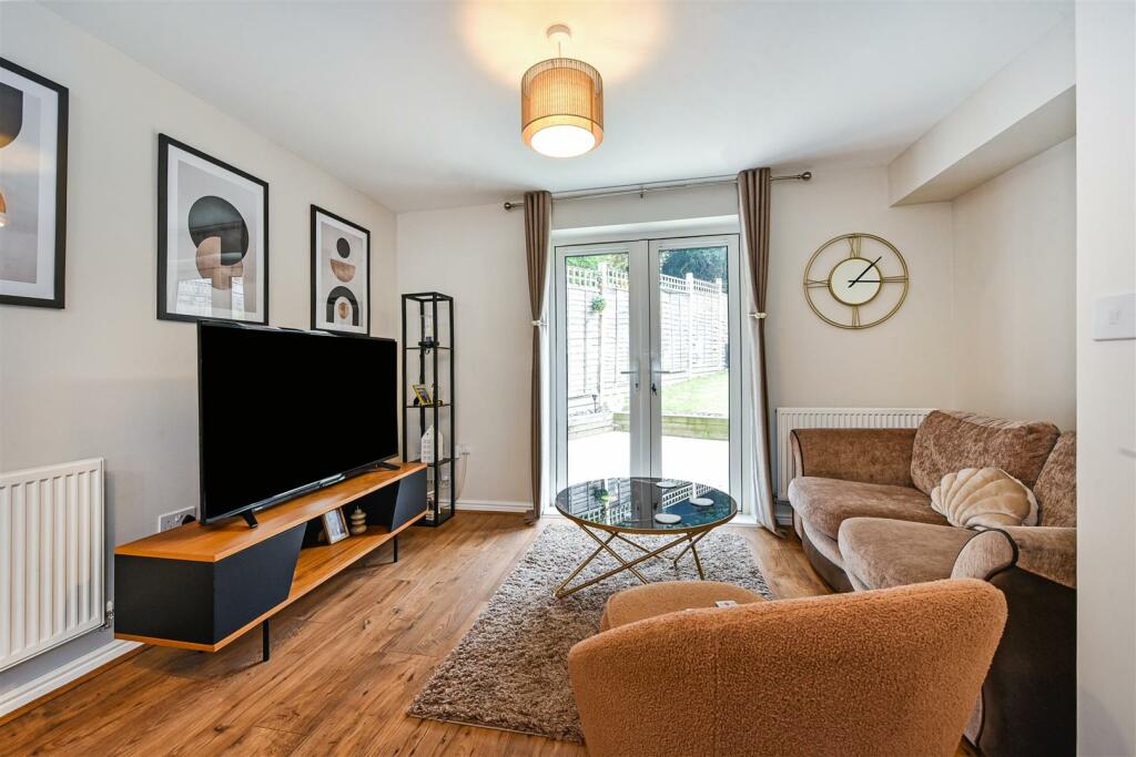 Bridle Close, Andover photo 4