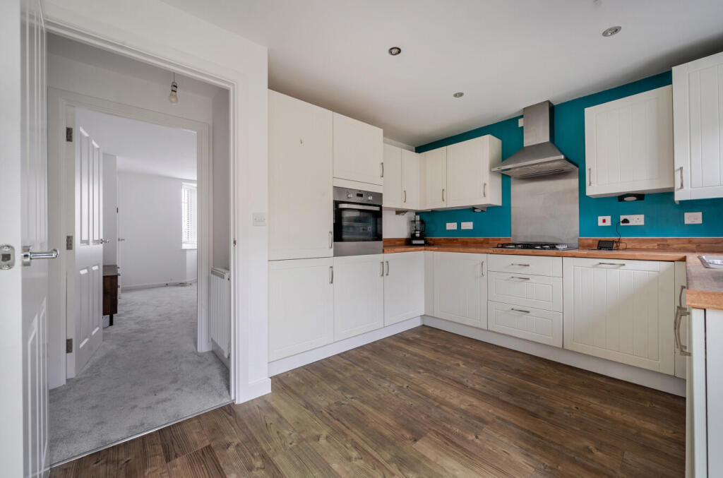 Heron Drive, Witney, Oxfordshire photo 2