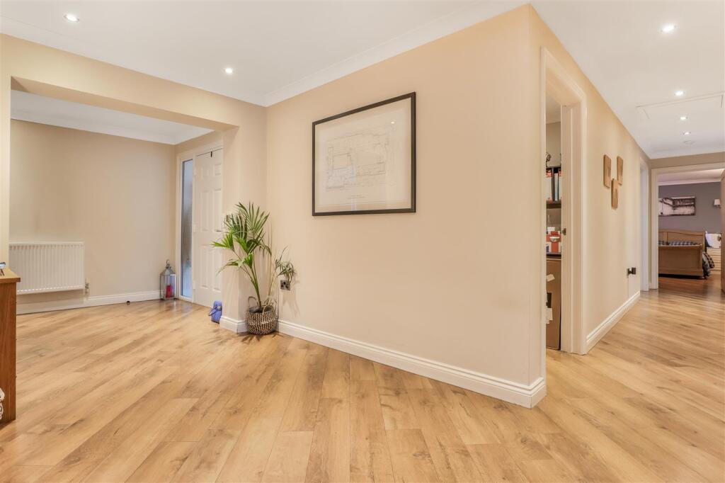 Fieldgate Lane, Kenilworth photo 3