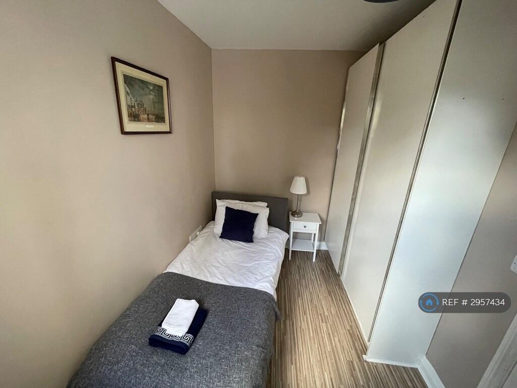 Apartment in Milton Keynes - More