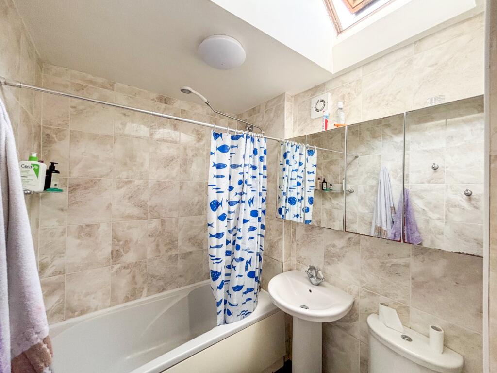 5 bedroom semi-detached house for rent