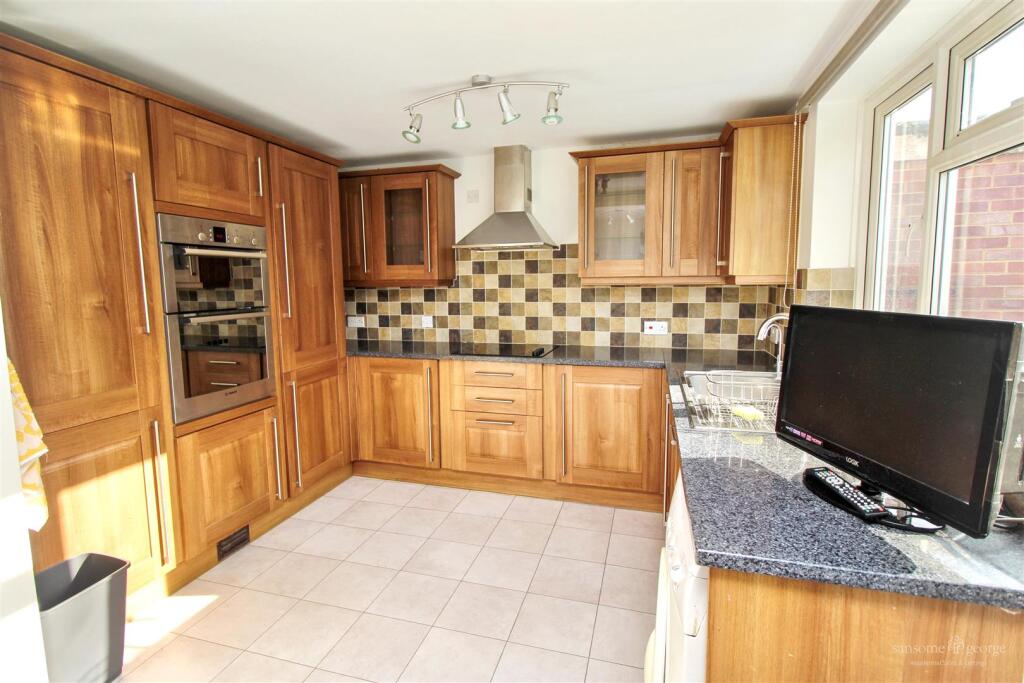 Overdown Road, Tilehurst, Reading photo 2