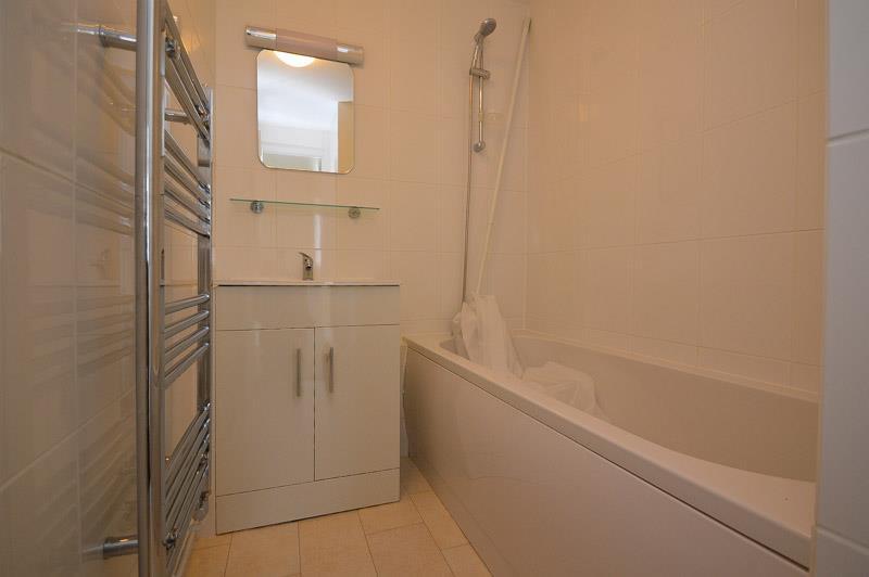 Apartment in Slough - More