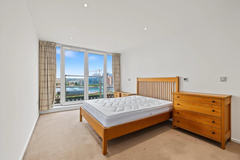 Apartment in London, Custom House, Canning Town - More