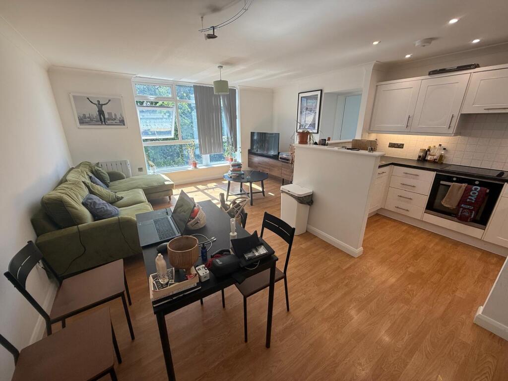 Apartment in Canterbury - View 4