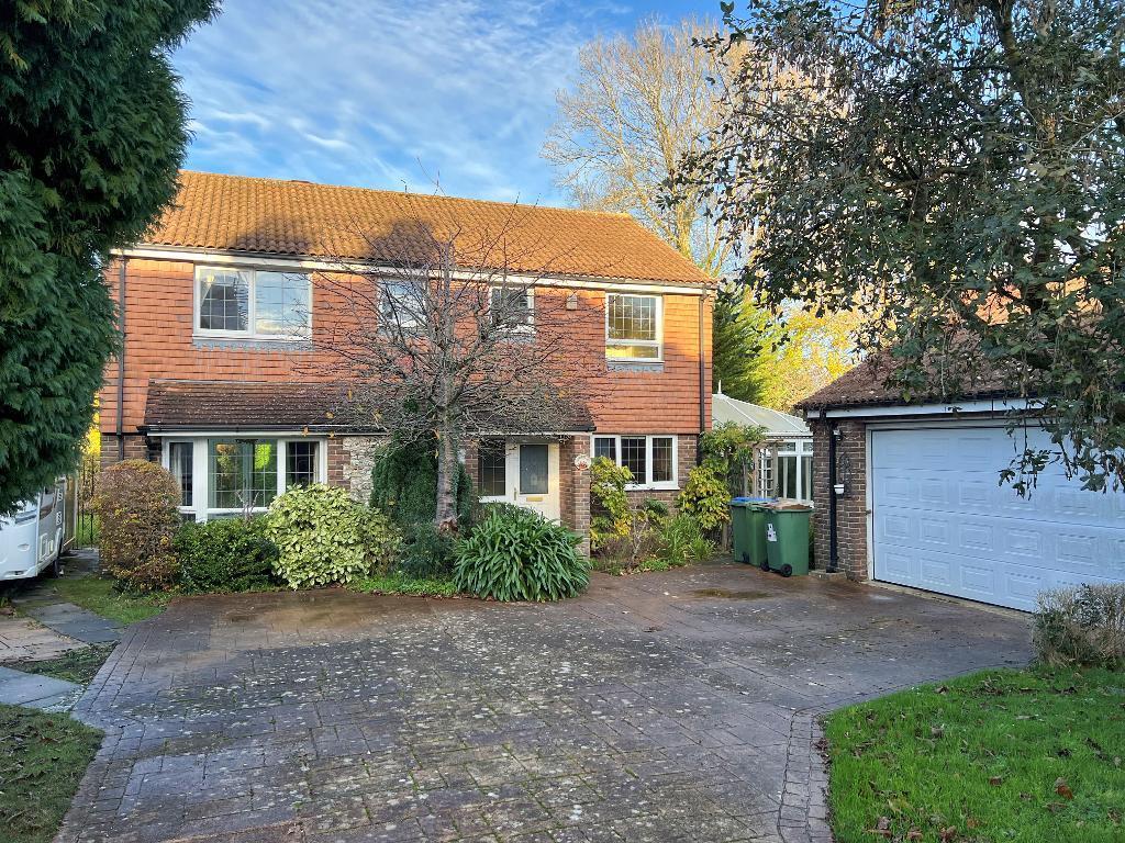 4-bed detached on Clivedale Gardens, Steyning, West Sussex, BN44 3HA, £725,000