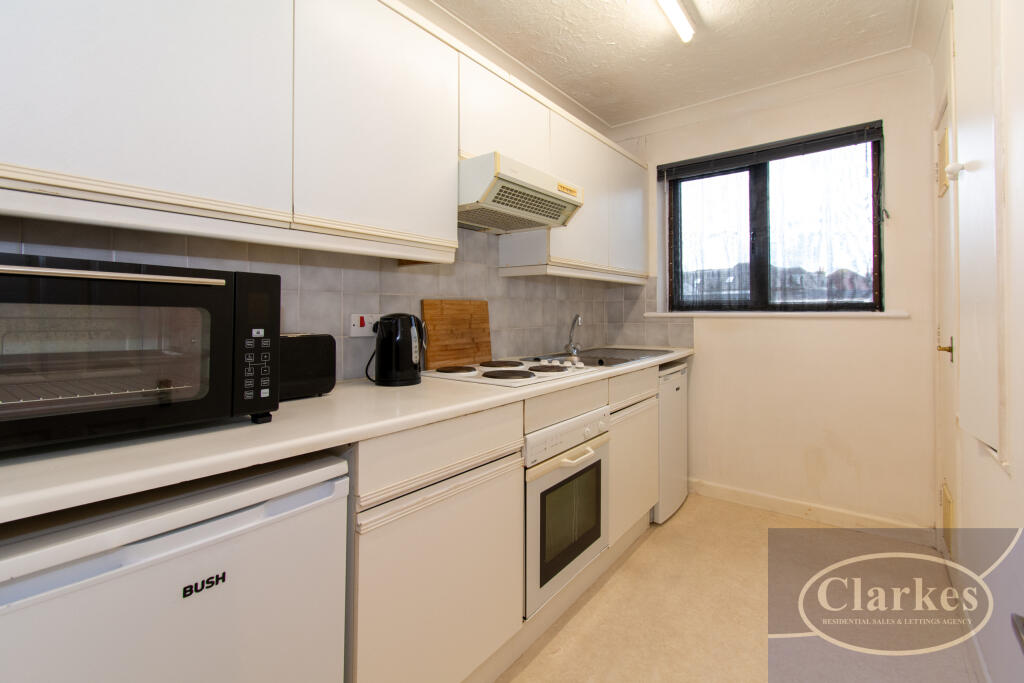 Apartment in Bournemouth, Winton - View 3