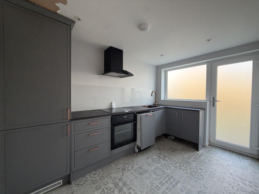 7 Dawnford Court, Stanway, Colchester, Essex CO3 0JG photo 3