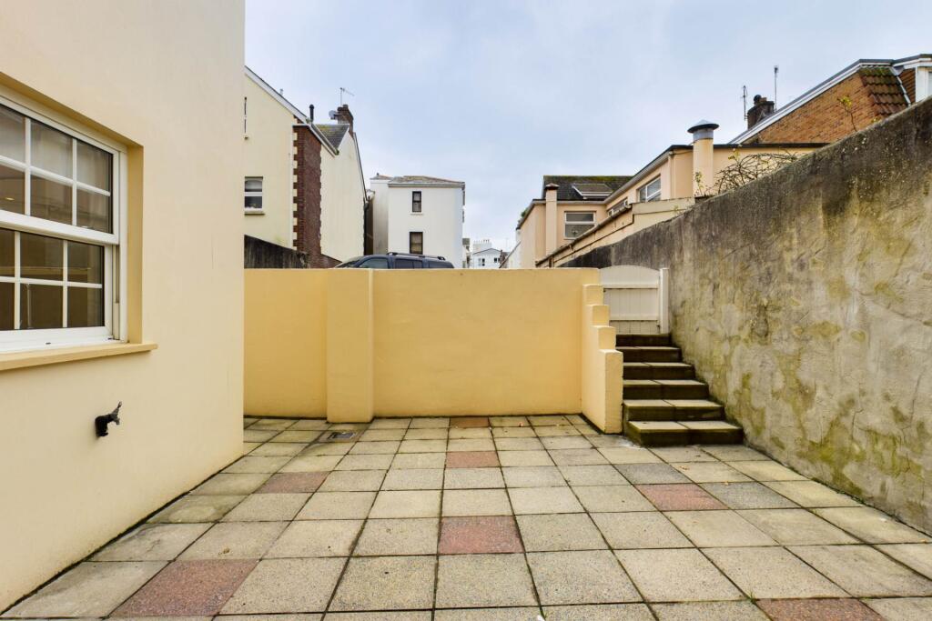 Apartment in London, Morden - More