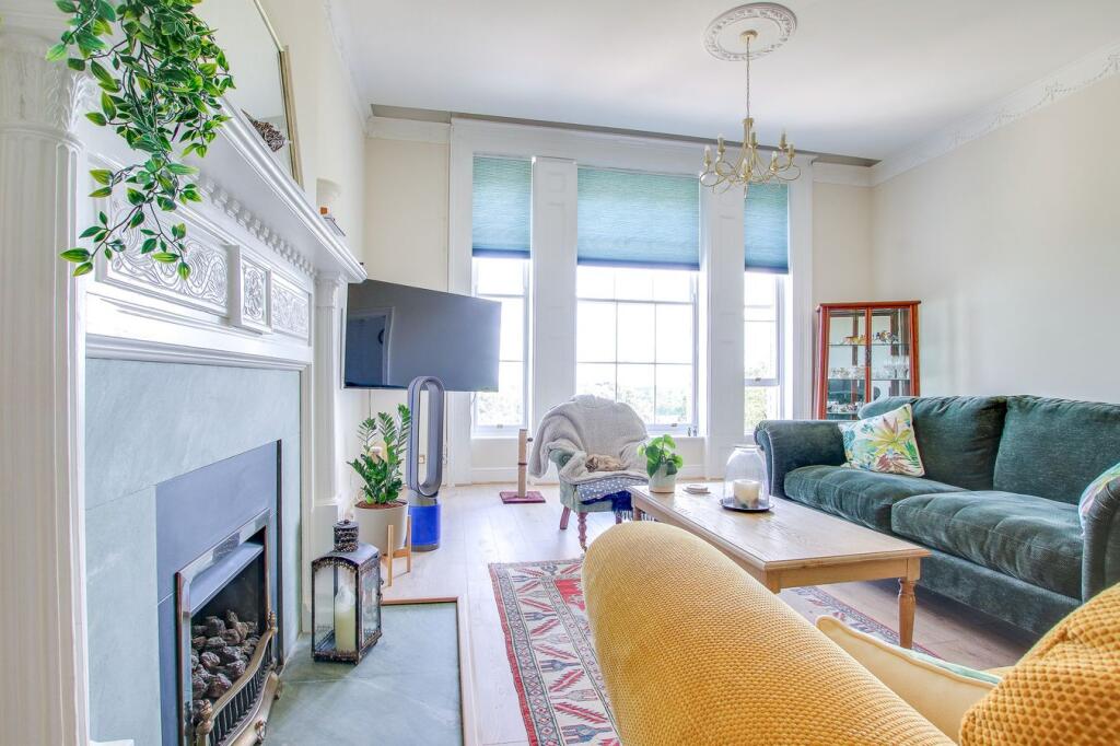 Apartment in Southampton - View 3