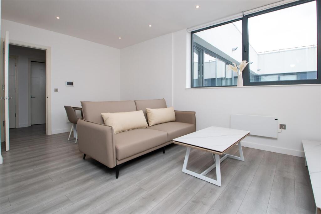 Apartment in Milton Keynes - View 4