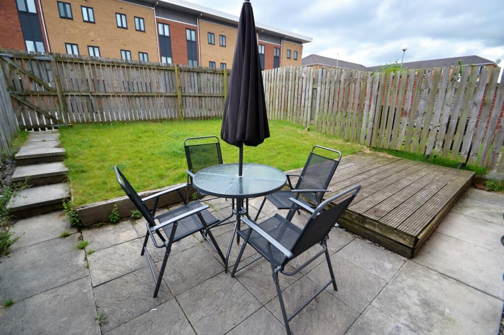 3 bedroom semi-detached house for rent