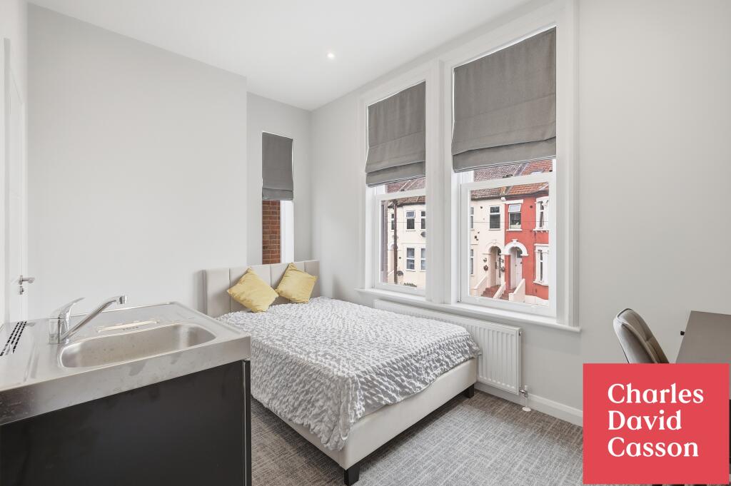 Main image of property: Room 3 Flat 2 11 Weston Road Southend-On-Sea SS1 1AS