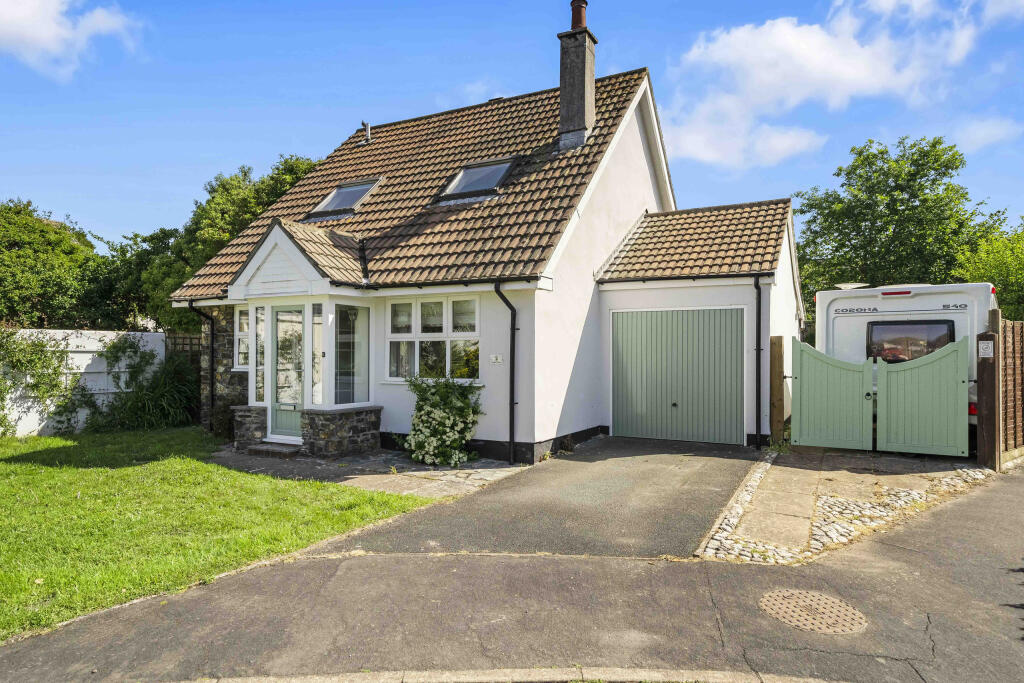 3-bed detached on Home Close, Chillington, £350,000