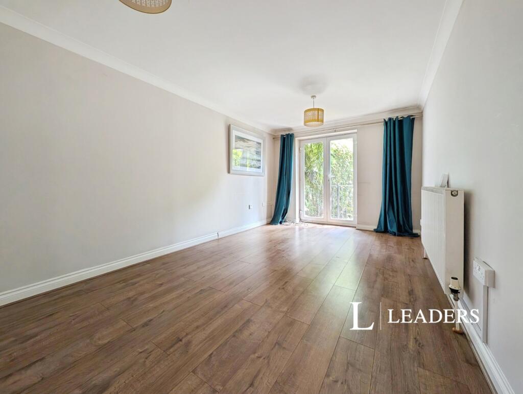 Apartment in Southampton - View 4
