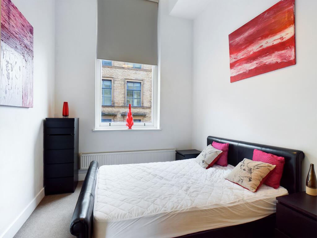 Apartment in Bradford - More