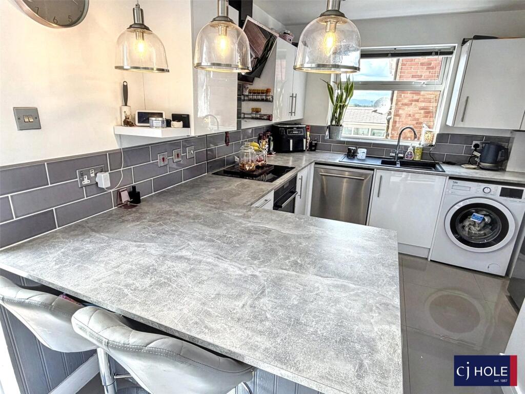 Larchwood Drive, Tuffley, Gloucester, GL4 photo 2