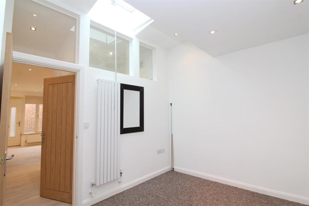 Apartment in St Albans, Fleetville - More