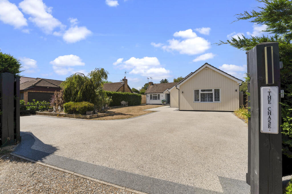 Main image of property: Maidstone Road, Staplehurst, TN12 0RE
