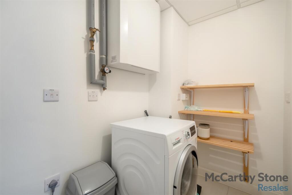 Additional image 16 of Great North Road, Hatfield