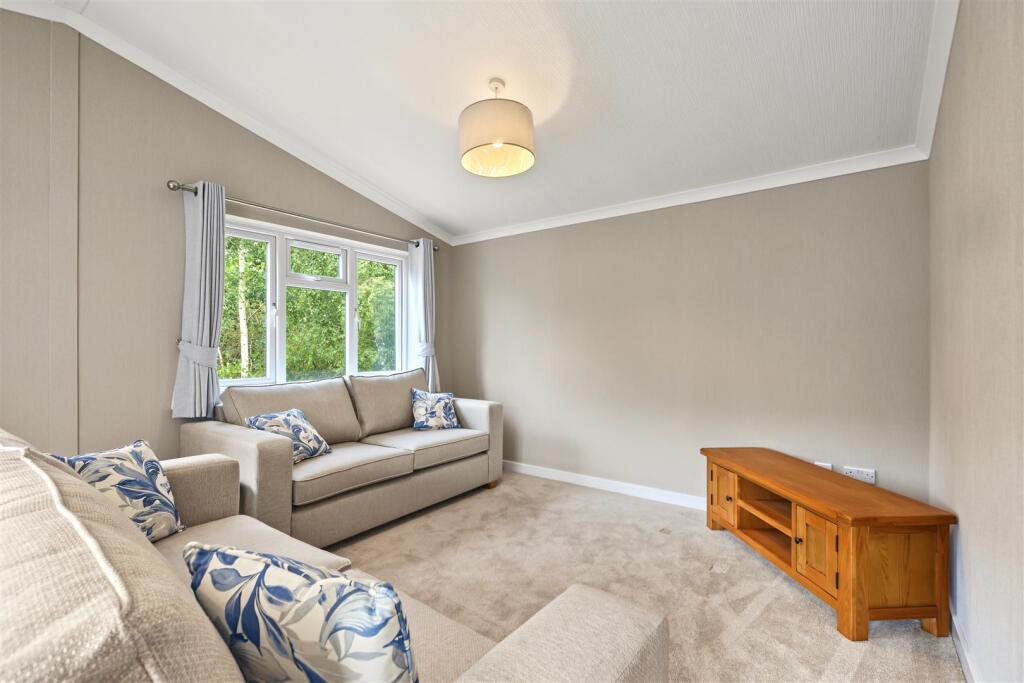 House in Nottingham, Killarney Park, Bestwood Village - View 4