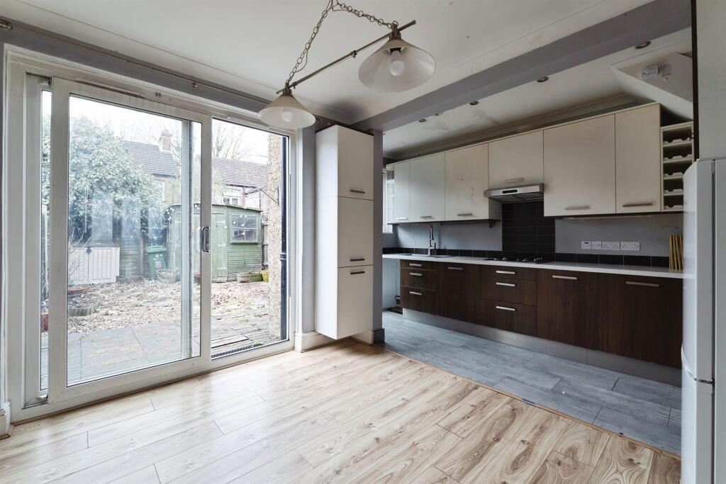 House in Barking, Thames View - View 4