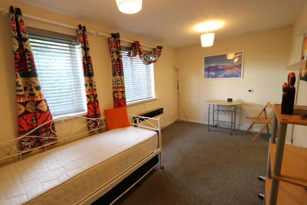 Apartment in Warwick, Whitemoor, Kenilworth - View 2