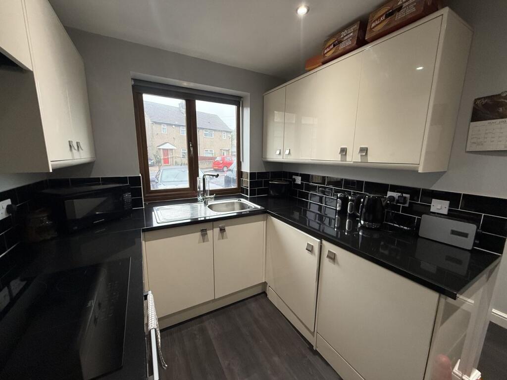 House in Calderdale, Illingworth - View 4