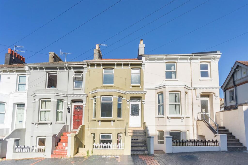 4 bedroom terraced house for rent