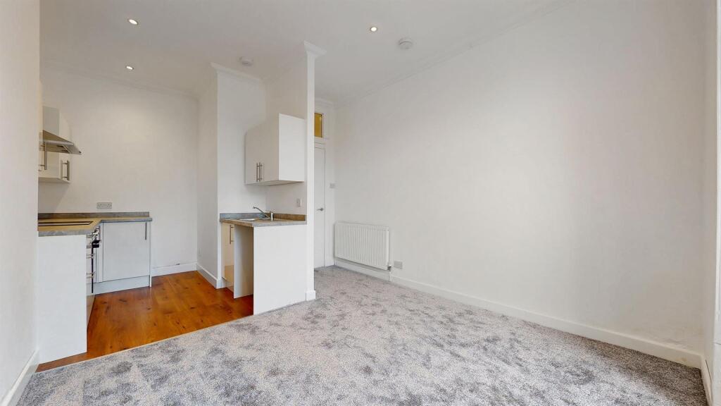 Apartment in Clydebank, Whitecrook - View 3