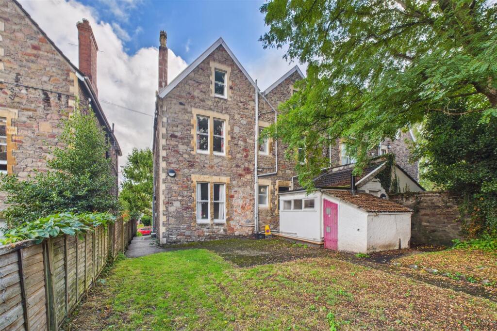 Main image of property: HMO / FAMILY HOME | REDLAND