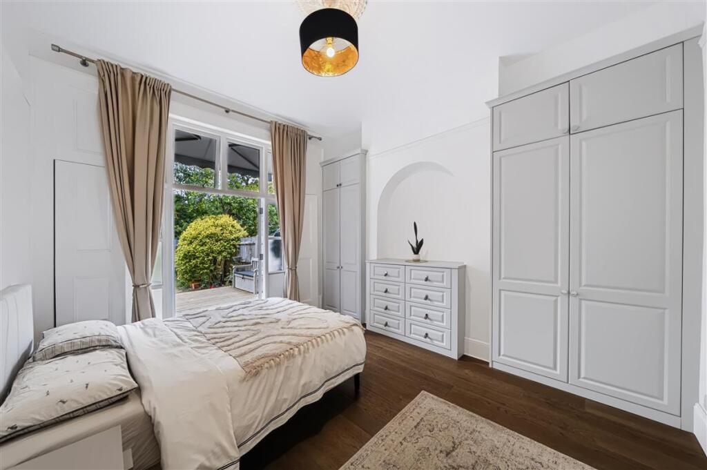 Apartment in London - More
