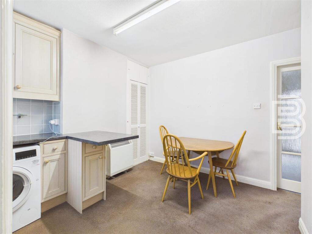 House in Rugby, Warwickshire - View 5