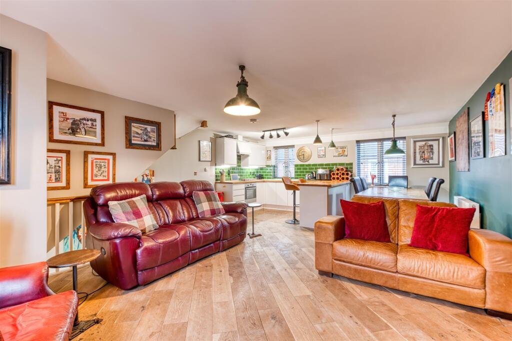 House in Higham Ferrers, North Northamptonshire - View 3